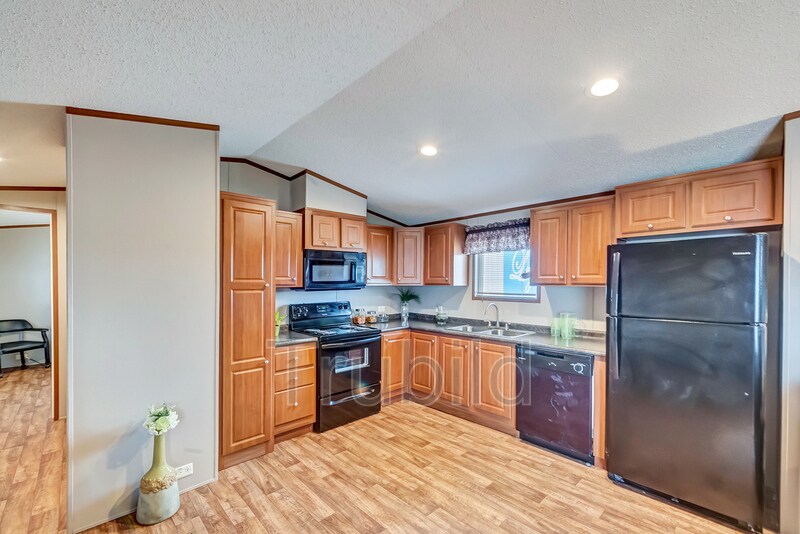 Building Photo - 211 NC-211