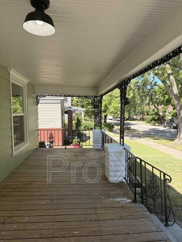 Building Photo - 1712 S Connor Ave