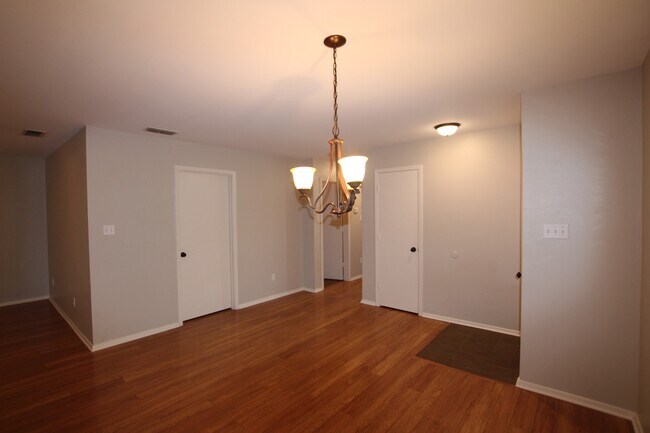 Building Photo - Coming Soon: 3 bedroom 2 bath home in The ...