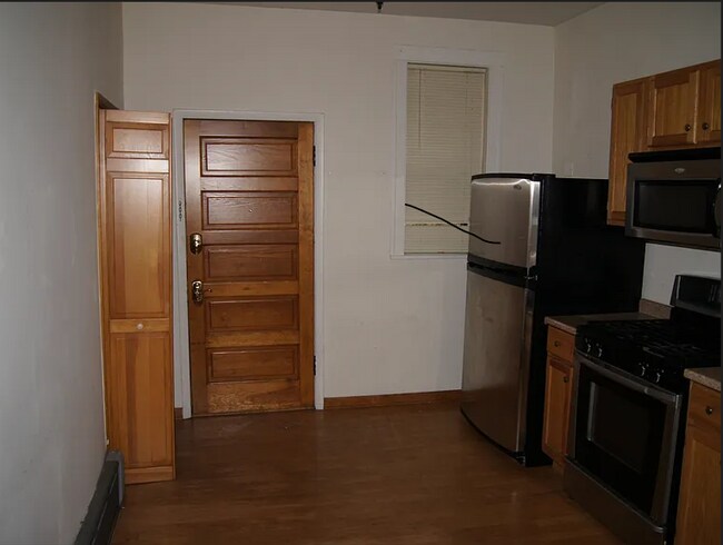 Foto del edificio - 96 Pine Ave