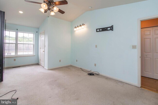Building Photo - 4004 Hoffman Ct