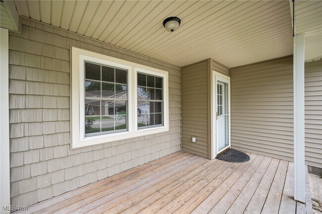 Foto del edificio - 3031 Logan Ln N