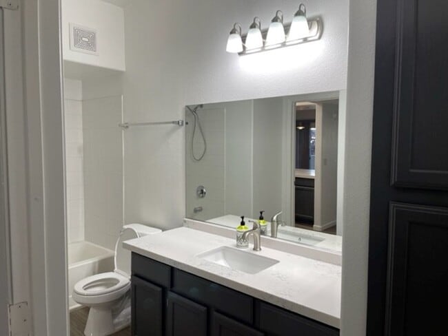 Foto del edificio - 2 Bedroom 2 Bath Condo W Sunset