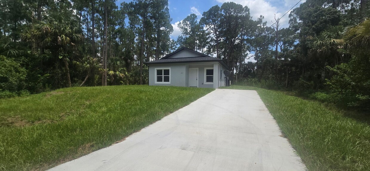 Great Location 2/1 Single Family Home - Great Location  2/1 Single Family Home