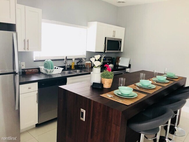 Foto del edificio - 3 br, 2 bath House - 9634 NW 2nd Ave