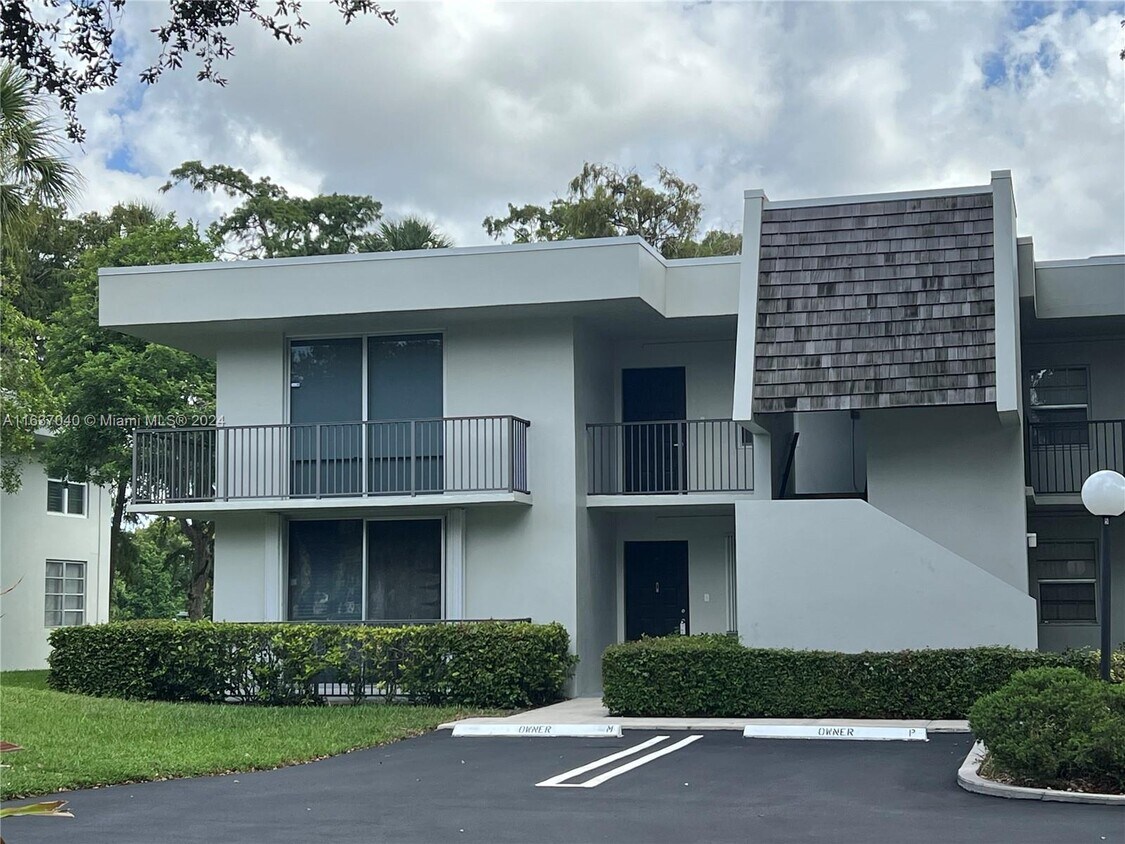 Primary Photo - 4009 N Cypress Dr