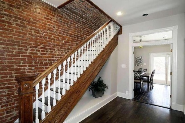 Classic staircase - 1123 Constitution Ave NE