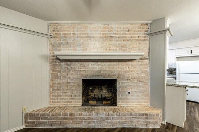 Building Photo - 7005 Geneva Ave