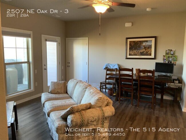 Building Photo - 2507 NE Oak Dr