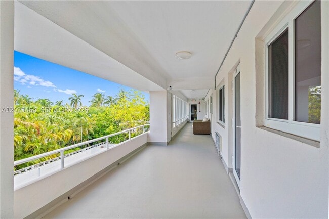 Foto del edificio - 10190 Collins Ave