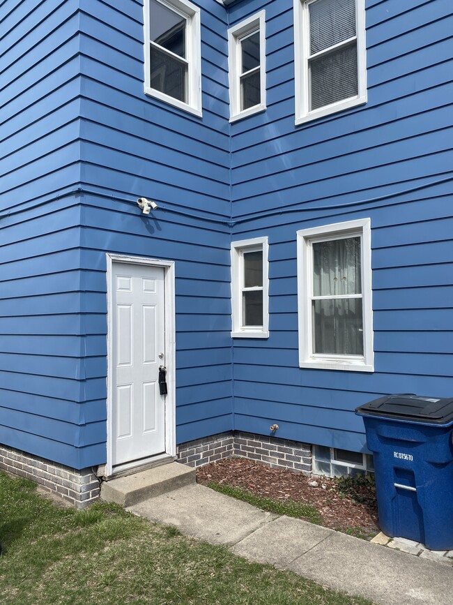 Building Photo - 2715 Boxwood Rd
