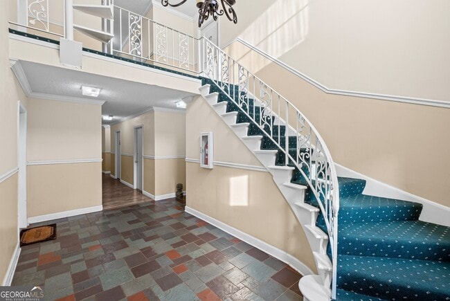 Building Photo - 6851 Roswell Rd