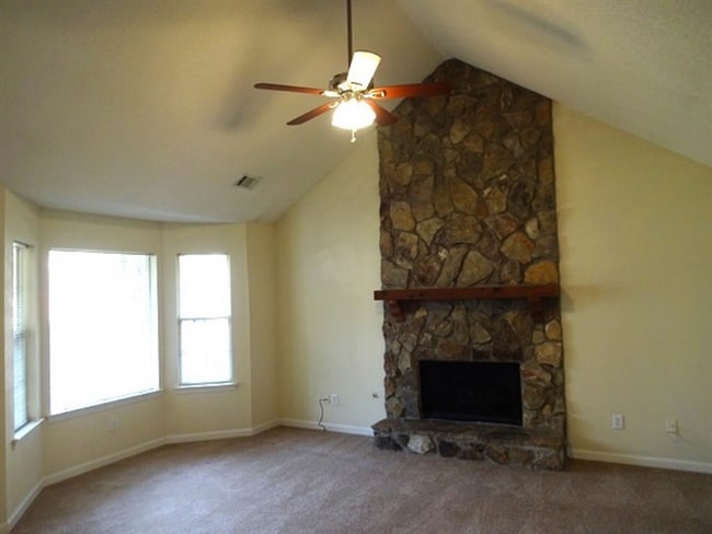 Foto del edificio - 241 Fairbrook Ln