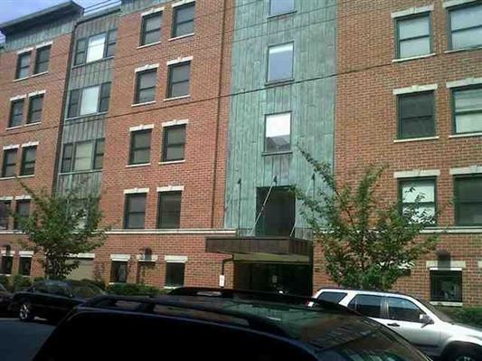 Primary Photo - 210 Clinton St