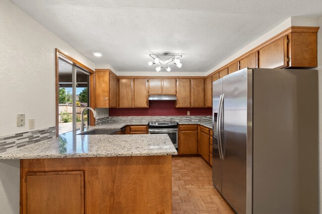 Building Photo - 876 Ridgeway Cir