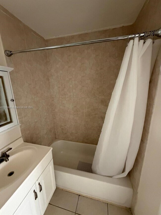 Foto del edificio - 5411 Ravenswood Rd