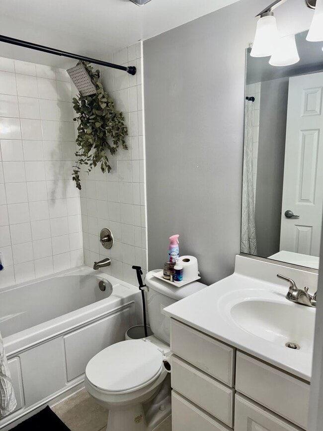 Foto del edificio - Gorgeous 2 Bedroom/2 Bath Condo