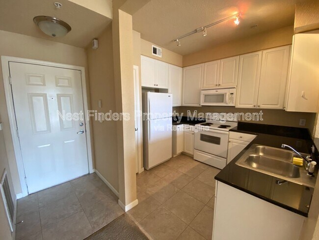 Foto del edificio - 8539 Gate Pkwy W