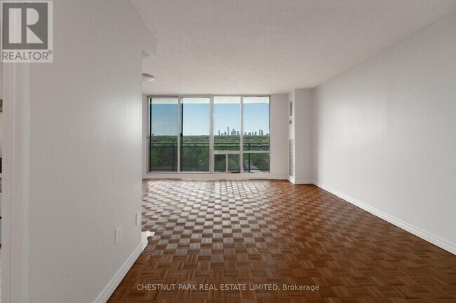 Photo du bâtiment - 150 Lakeshore Rd W