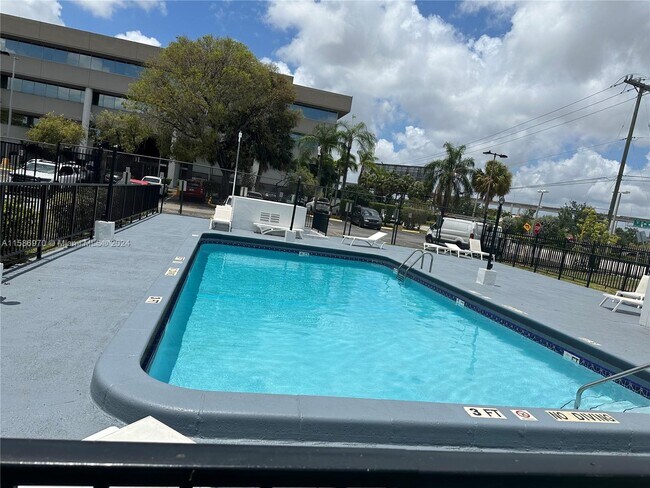 Foto del edificio - 16450 NW 2nd Ave