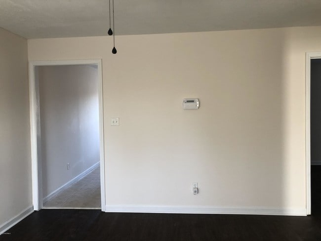 Building Photo - 148 Lainmark Dr