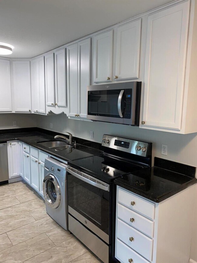 Foto del edificio - 110 N Lakeside Dr