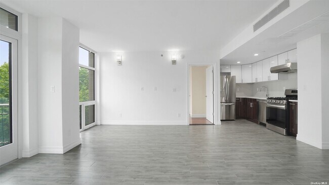 Foto del edificio - 65-18 Austin St