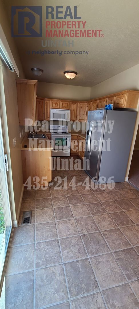 Foto del edificio - 3 Bedroom 2.5 Bathrooms Town Home