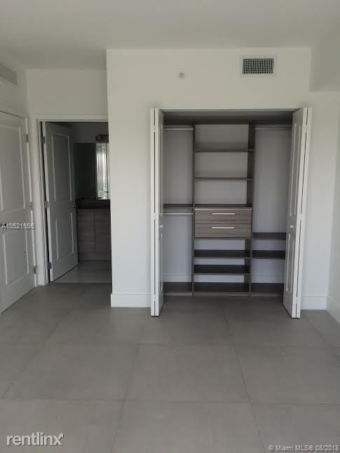 Building Photo - 4000 Sunny Isles Blvd