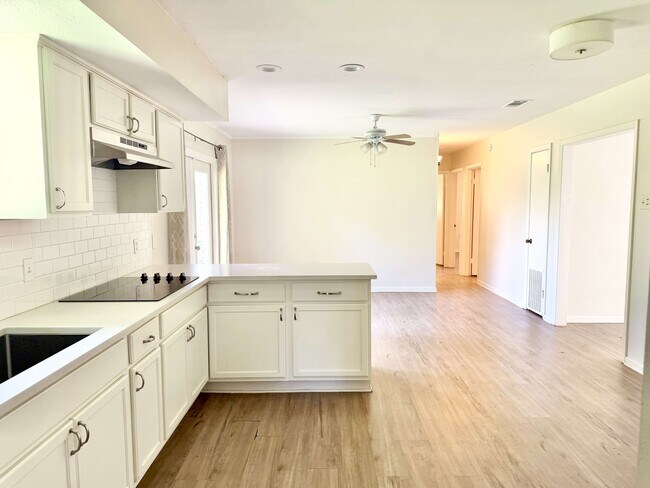 Building Photo - 555 Burgin Ave