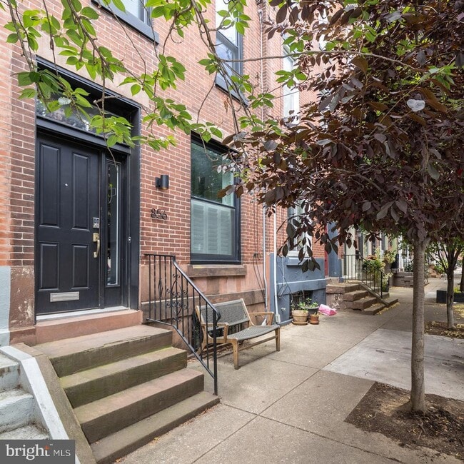 Building Photo - 856 N 26th St