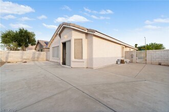 Building Photo - 1070 Ashwood Bay Ave