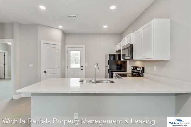 Building Photo - 3 br, 2 bath House - 110 E. Santa Fe. Cir.
