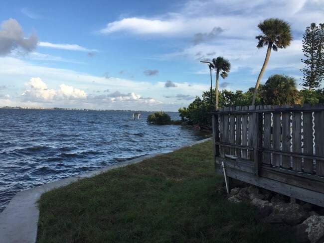 Foto del edificio - 2533 NE Indian River Drive