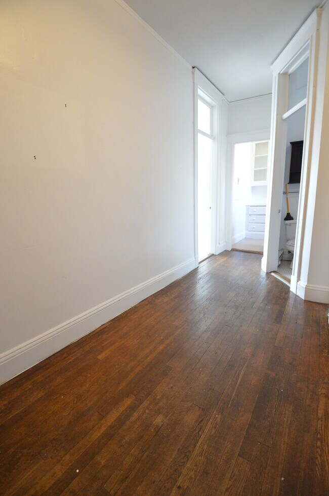 Building Photo - 81 Park Dr