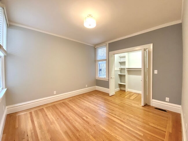 Building Photo - FULLY REMODELED 2BR/1BA. Dishwasher! Laund...
