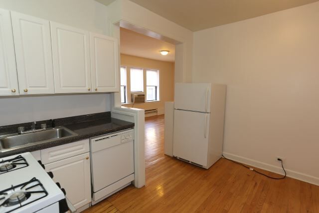 Foto del edificio - 3727 N Pine Grove Ave