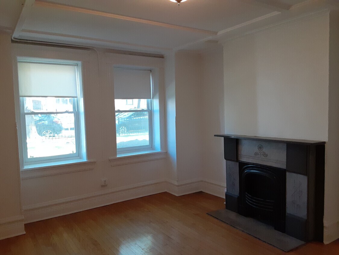 Living room - 2454 N Orchard St