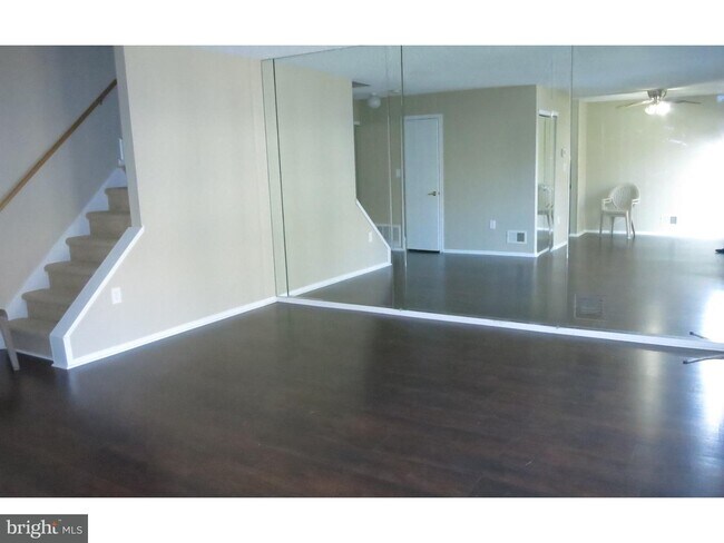 Building Photo - 90 Drewes Ct
