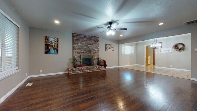 Foto del edificio - 437 Pickwood Ln