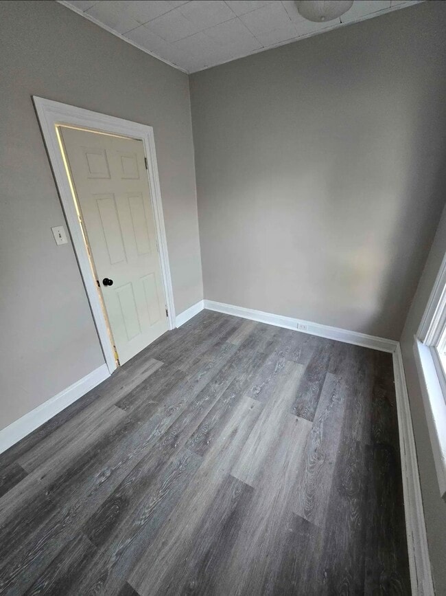 Building Photo - 541 5th Ave