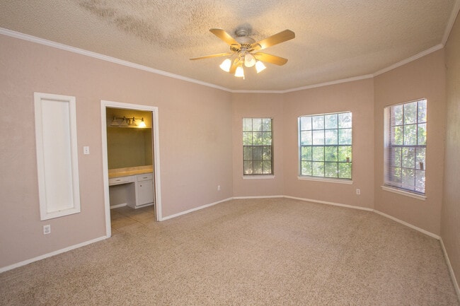 Foto del edificio - 2946 River Bend Ct