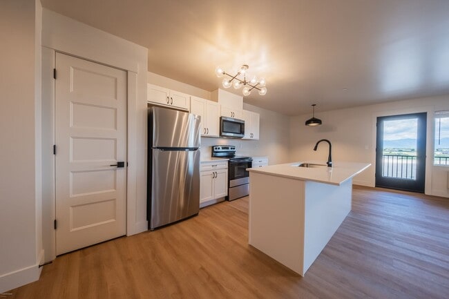 Foto del edificio - 2 bed 1 bath Modern Apartment - 1134 sqft (First month HALF off)