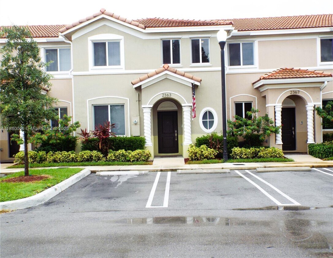 Primary Photo - 2363 SE 11th St