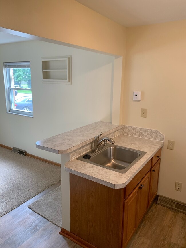 Kitchen - 5400 Beacon Hill Rd