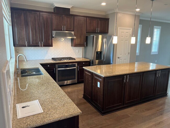 Building Photo - Communication Hill - 4 bedroom single fami...