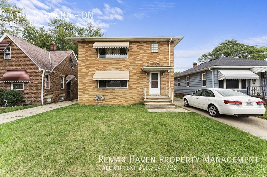 Primary Photo - 4104 Snow Rd DN, Parma- Spacious 3 bedroom...