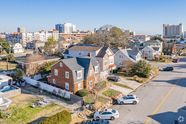 Building Photo - 405 23rd St
