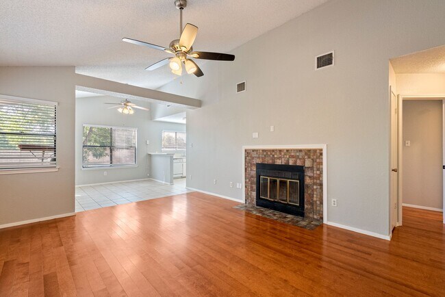 Foto del edificio - 3 Bedroom, 2 Bathroom Hidden Gem In Wells Branch!!!