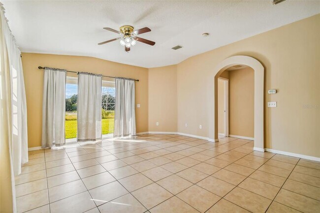 Building Photo - 7956 Carriage Pointe Dr